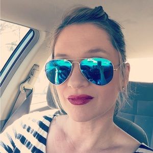 Meet your Posher, Laurie